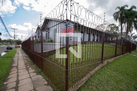 Casa à venda com 670m², 4 quartos e 6 vagas Casa à venda com 670m², 4 quartos e 6 vagasFachada