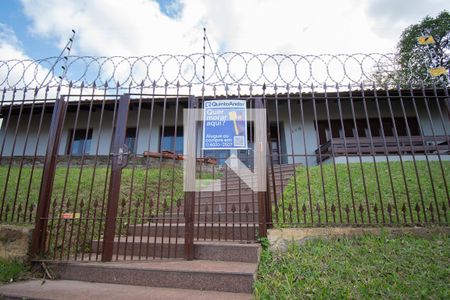 Casa à venda com 670m², 4 quartos e 6 vagas Casa à venda com 670m², 4 quartos e 6 vagasFachada