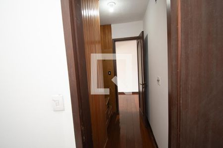 Casa à venda com 670m², 4 quartos e 6 vagas Casa à venda com 670m², 4 quartos e 6 vagasbanheiro