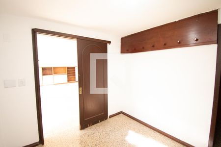 Casa à venda com 670m², 4 quartos e 6 vagas Casa à venda com 670m², 4 quartos e 6 vagasbanheiro