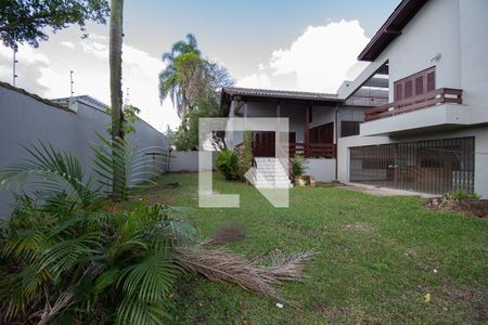 Casa à venda com 670m², 4 quartos e 6 vagas Casa à venda com 670m², 4 quartos e 6 vagaspátio interno