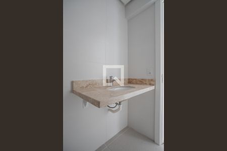 Apartamento à venda com 69m², 2 quartos e 1 vaga Apartamento à venda com 69m², 2 quartos e 1 vagaBanheiro Social