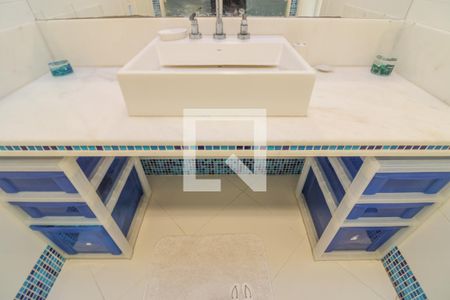 Apartamento à venda com 260m², 3 quartos e 2 vagasBanheiro Suítes Canadenses 2 e 3