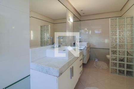 Apartamento à venda com 260m², 3 quartos e 2 vagasSuíte 1 - Banheiro