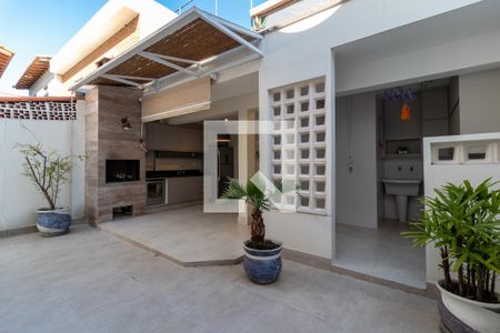 Casa à venda com 226m², 4 quartos e 2 vagasQuintal