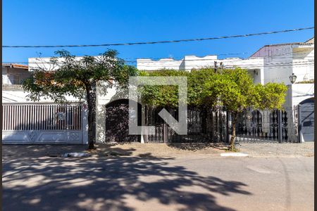 Casa à venda com 226m², 4 quartos e 2 vagasFachada