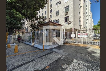Fachada e portaria de apartamento à venda com 2 quartos, 60m² em Vila Isabel, Rio de Janeiro