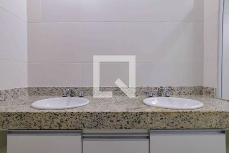 Apartamento à venda com 322m², 3 quartos e 4 vagasBanheiro Suíte 1