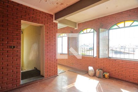 Casa à venda com 320m², 8 quartos e 3 vagas Casa à venda com 320m², 8 quartos e 3 vagasVaranda