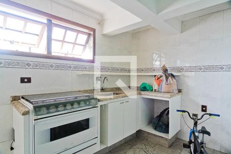 Casa à venda com 320m², 8 quartos e 3 vagas Casa à venda com 320m², 8 quartos e 3 vagasCozinha