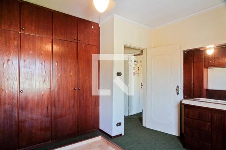 Casa à venda com 320m², 8 quartos e 3 vagas Casa à venda com 320m², 8 quartos e 3 vagasQuarto 2