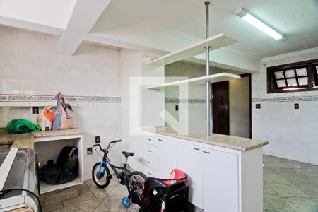 Casa à venda com 320m², 8 quartos e 3 vagas Casa à venda com 320m², 8 quartos e 3 vagasCozinha