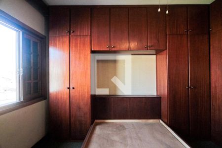 Casa à venda com 320m², 8 quartos e 3 vagas Casa à venda com 320m², 8 quartos e 3 vagasQuarto 2