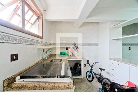 Casa à venda com 320m², 8 quartos e 3 vagas Casa à venda com 320m², 8 quartos e 3 vagasCozinha