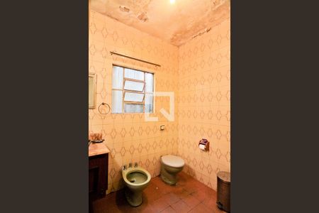 Casa à venda com 320m², 8 quartos e 3 vagas Casa à venda com 320m², 8 quartos e 3 vagasCasa 2 - banheiro