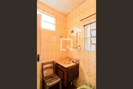 Casa à venda com 320m², 8 quartos e 3 vagas Casa à venda com 320m², 8 quartos e 3 vagasCasa 2 - banheiro