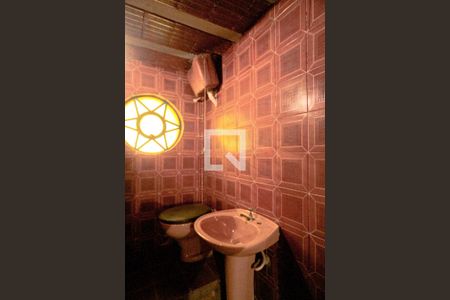 Casa à venda com 320m², 8 quartos e 3 vagas Casa à venda com 320m², 8 quartos e 3 vagasBanheiro de serviço