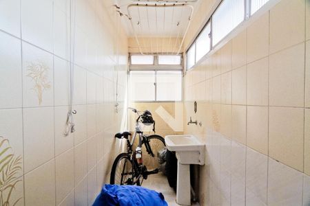 Casa à venda com 320m², 8 quartos e 3 vagas Casa à venda com 320m², 8 quartos e 3 vagasÁrea de Serviço