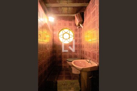 Casa à venda com 320m², 8 quartos e 3 vagas Casa à venda com 320m², 8 quartos e 3 vagasBanheiro de serviço