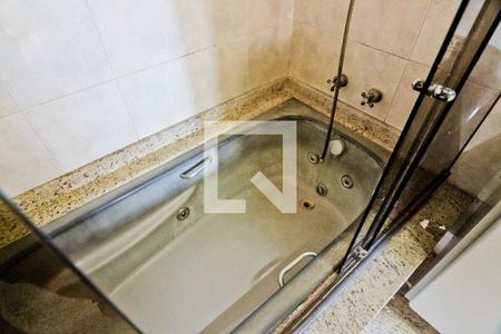 Casa à venda com 320m², 8 quartos e 3 vagas Casa à venda com 320m², 8 quartos e 3 vagasBanheiro