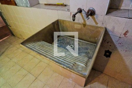 Casa à venda com 320m², 8 quartos e 3 vagas Casa à venda com 320m², 8 quartos e 3 vagasÁrea de serviço