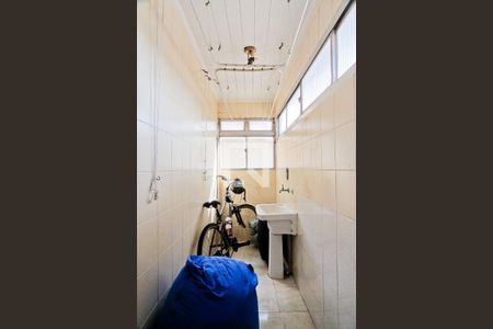 Casa à venda com 320m², 8 quartos e 3 vagas Casa à venda com 320m², 8 quartos e 3 vagasÁrea de Serviço