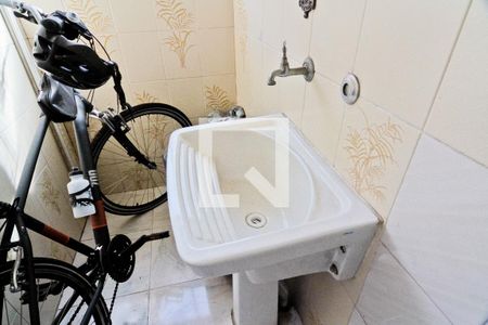 Casa à venda com 320m², 8 quartos e 3 vagas Casa à venda com 320m², 8 quartos e 3 vagasÁrea de Serviço