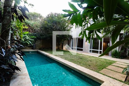 Casa à venda com 412m², 3 quartos e 3 vagas Casa à venda com 412m², 3 quartos e 3 vagasÁrea comum - Piscina