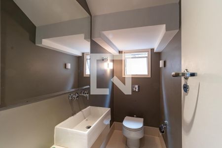 Casa à venda com 412m², 3 quartos e 3 vagas Casa à venda com 412m², 3 quartos e 3 vagasBanheiro e Lavabo