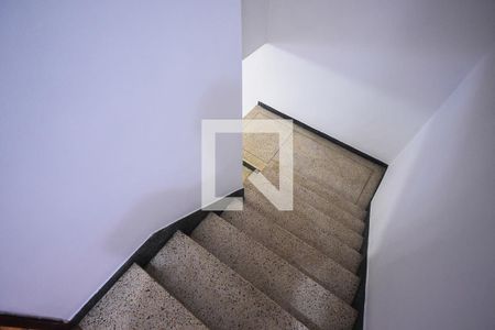 Escada de casa para alugar com 2 quartos, 100m² em Jardim Maria Rosa, Taboão da Serra