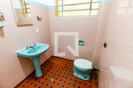 Banheiro de casa para alugar com 1 quarto, 75m² em Jardim Bom Tempo, Taboão da Serra