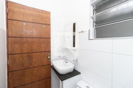 Banheiro de casa de condomínio para alugar com 1 quarto, 40m² em Vila Maria Alta, São Paulo