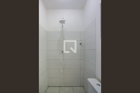 Banheiro de casa para alugar com 1 quarto, 28m² em Jardim Taboão, São Paulo