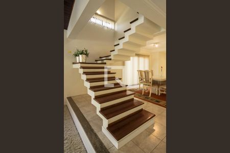 Escada Sala de casa de condomínio para alugar com 4 quartos, 435m² em Condominio Fazenda São Joaquim, 