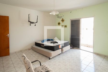 Casa à venda com 600m², 3 quartos e 8 vagas Casa à venda com 600m², 3 quartos e 8 vagasSuíte