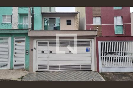 Casa à venda com 137m², 4 quartos e 2 vagas Casa à venda com 137m², 4 quartos e 2 vagasFachada