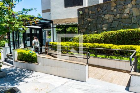 Apartamento à venda com 97m², 2 quartos e 1 vagaFachada e portaria