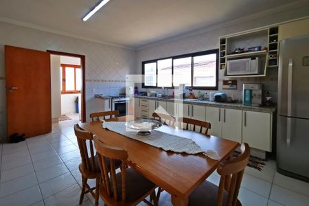 Casa à venda com 346m², 3 quartos e 4 vagas Casa à venda com 346m², 3 quartos e 4 vagasCozinha