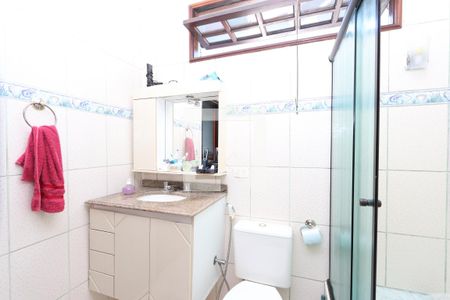 Casa à venda com 300m², 3 quartos e 4 vagasBanheiro da Suíte 2