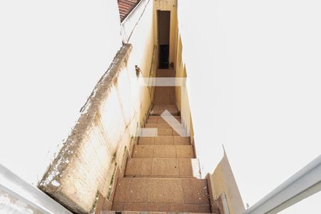 Casa para alugar com 80m², 2 quartos e 1 vagaEscada