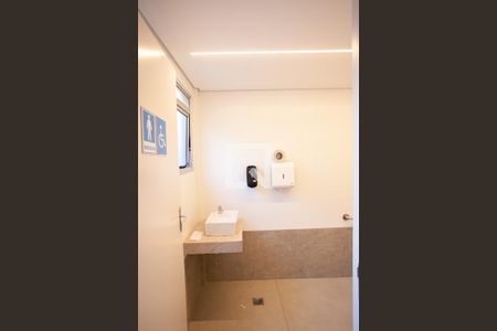 Apartamento para alugar com 52m², 2 quartos e 1 vagaÁrea comum - Banheiro do Salão de festas