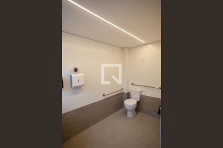 Apartamento para alugar com 52m², 2 quartos e 1 vagaÁrea comum - Banheiro do Salão de festas