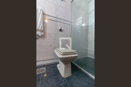 Casa à venda com 240m², 4 quartos e 4 vagasBanheiro da Suíte