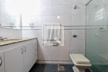 Casa à venda com 240m², 4 quartos e 4 vagasBanheiro da Suíte