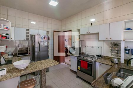 Casa à venda com 240m², 4 quartos e 4 vagasCozinha