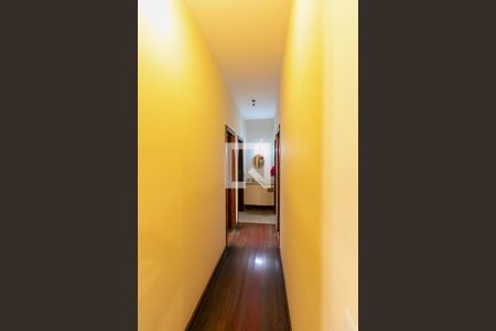 Casa à venda com 240m², 4 quartos e 4 vagasCorredor