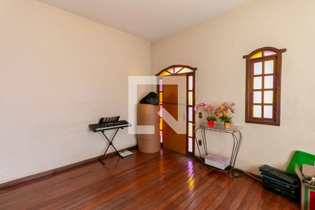 Sala de casa à venda com 4 quartos, 240m² em Palmares, Belo Horizonte