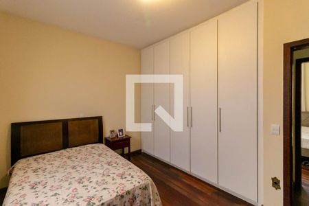 Casa à venda com 240m², 4 quartos e 4 vagasQuarto Suíte