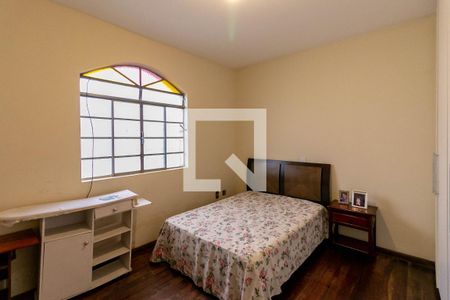 Casa à venda com 240m², 4 quartos e 4 vagasQuarto Suíte