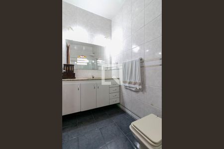 Casa à venda com 240m², 4 quartos e 4 vagasBanheiro da Suíte